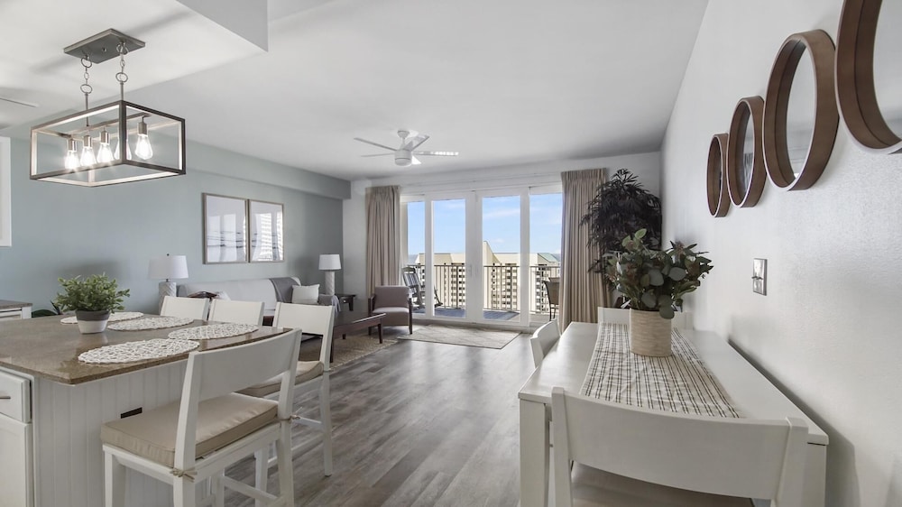 Laketown Wharf 1116