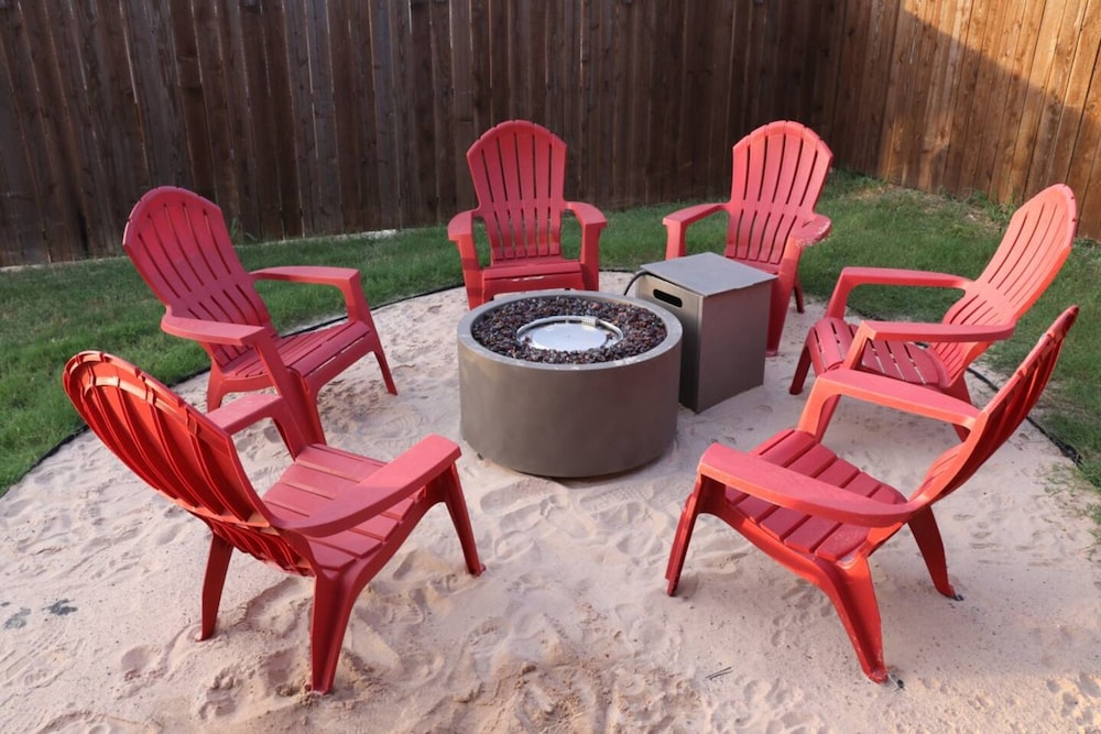 Spacious Home w Putting Green -for Extended Stays