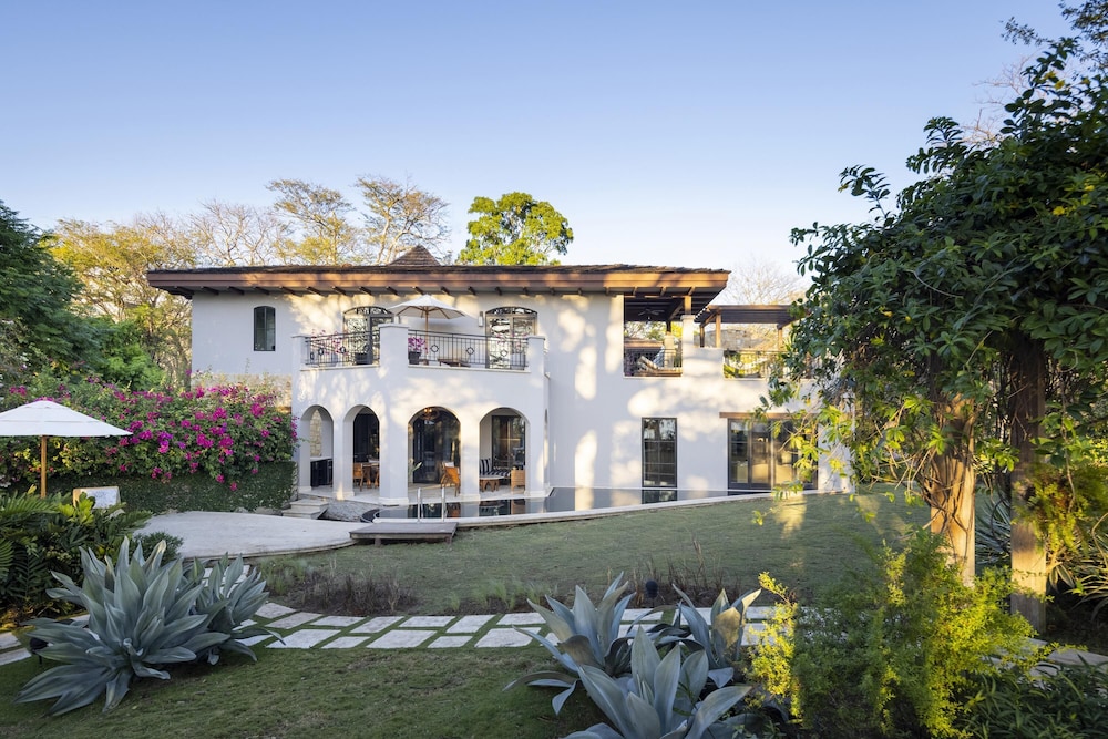 Arcos Del Mar Beachfront