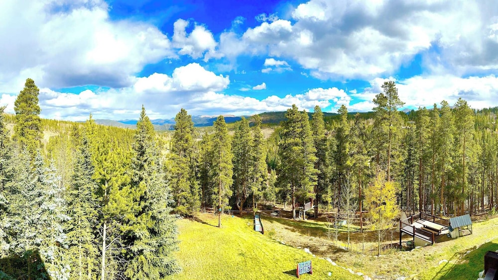 Skate Bowl, Hot Tub & Game Room Breckenridge Adventure Chalet by Avantstay