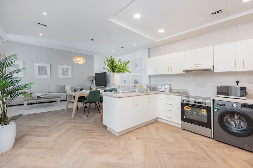 Cozy 1-bedroom Apartment for 4 in Dubai Marina