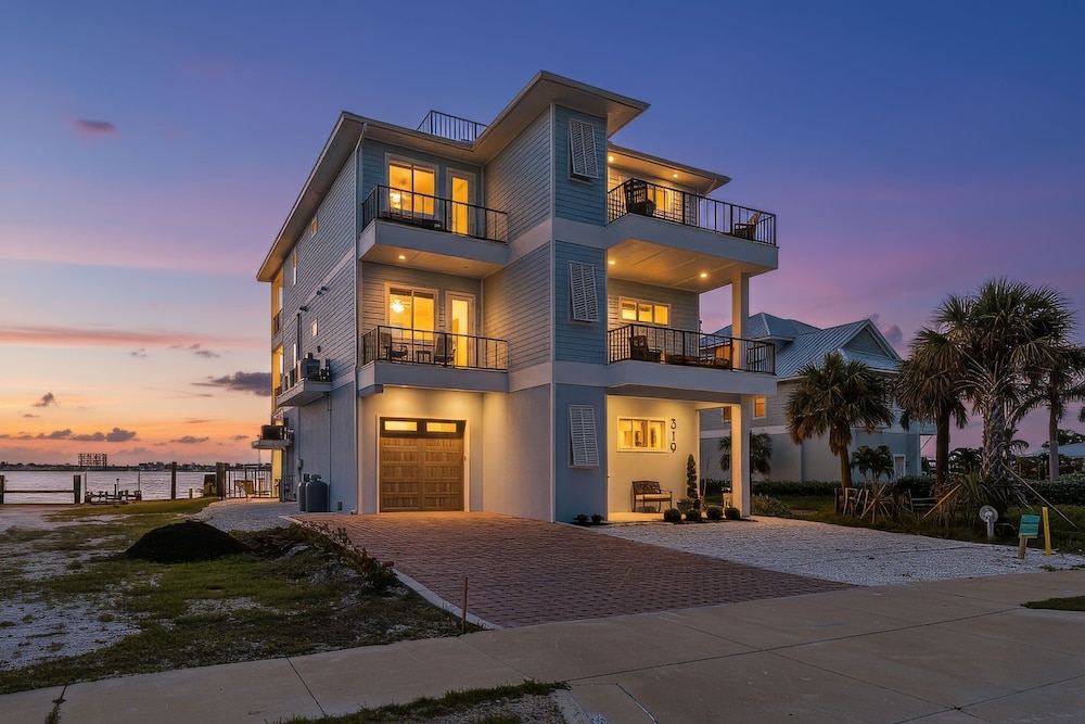 319 Bay & Beach Blessings: Pool Home W/ Water Views! 4 Bedroom Home