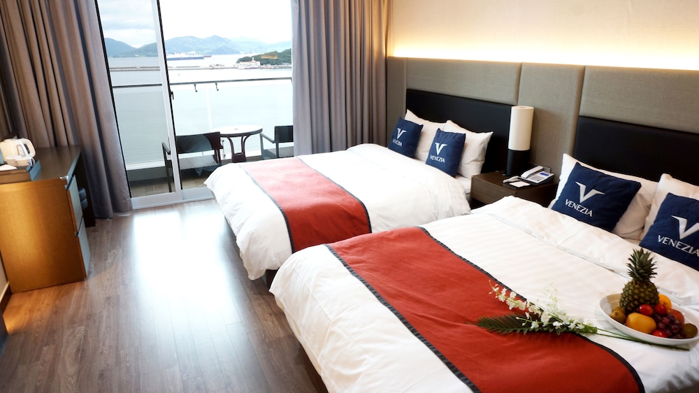 Venezia Hotel and Suite 33