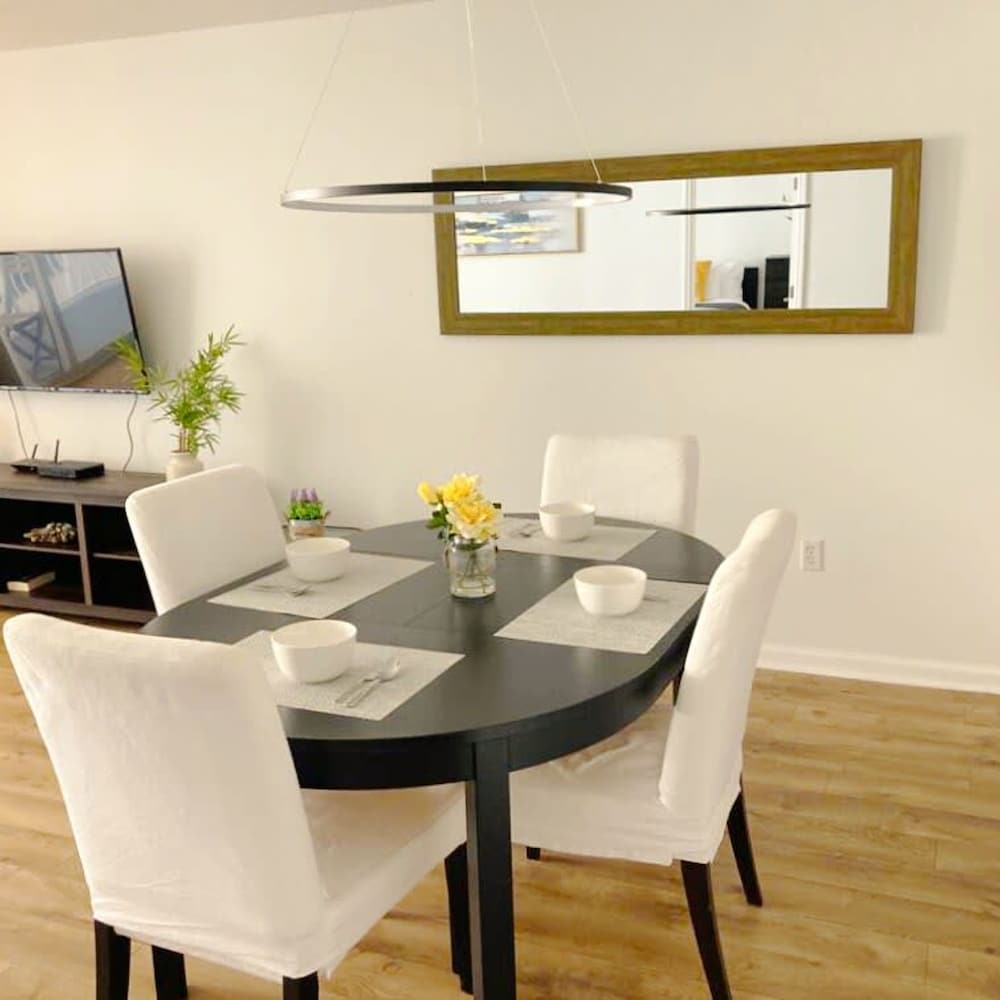 Modern 1-br Condo in Upscale Brickell Locale