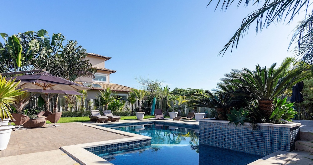 Bz45 Rua das Pedras Casa com Piscina