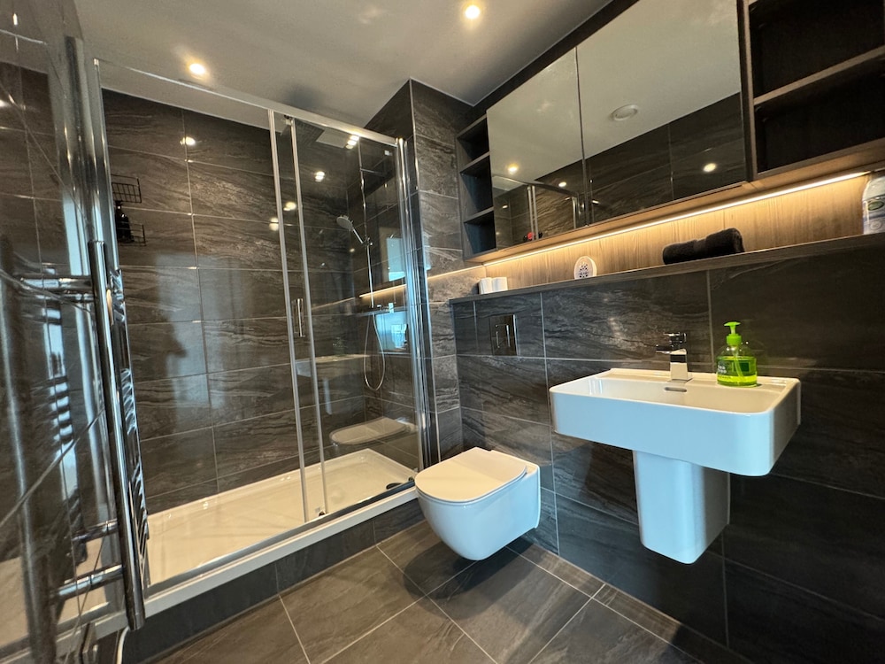 Manchester Oasis - Modern 3 Bedroom Apartment