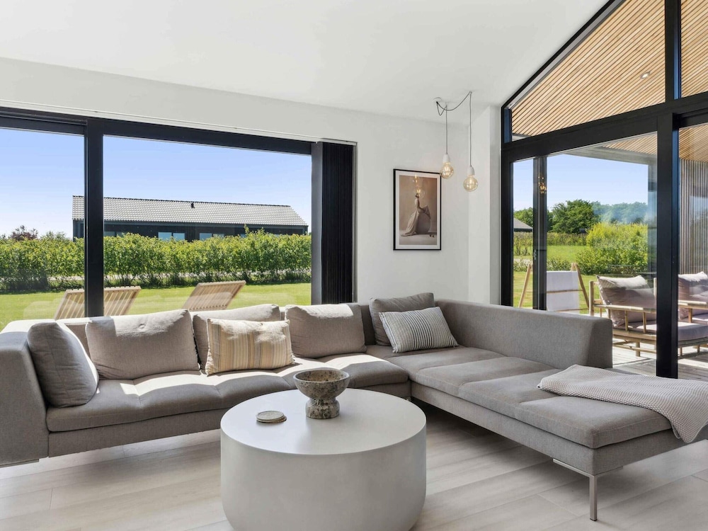 5 Star Holiday Home in Humble