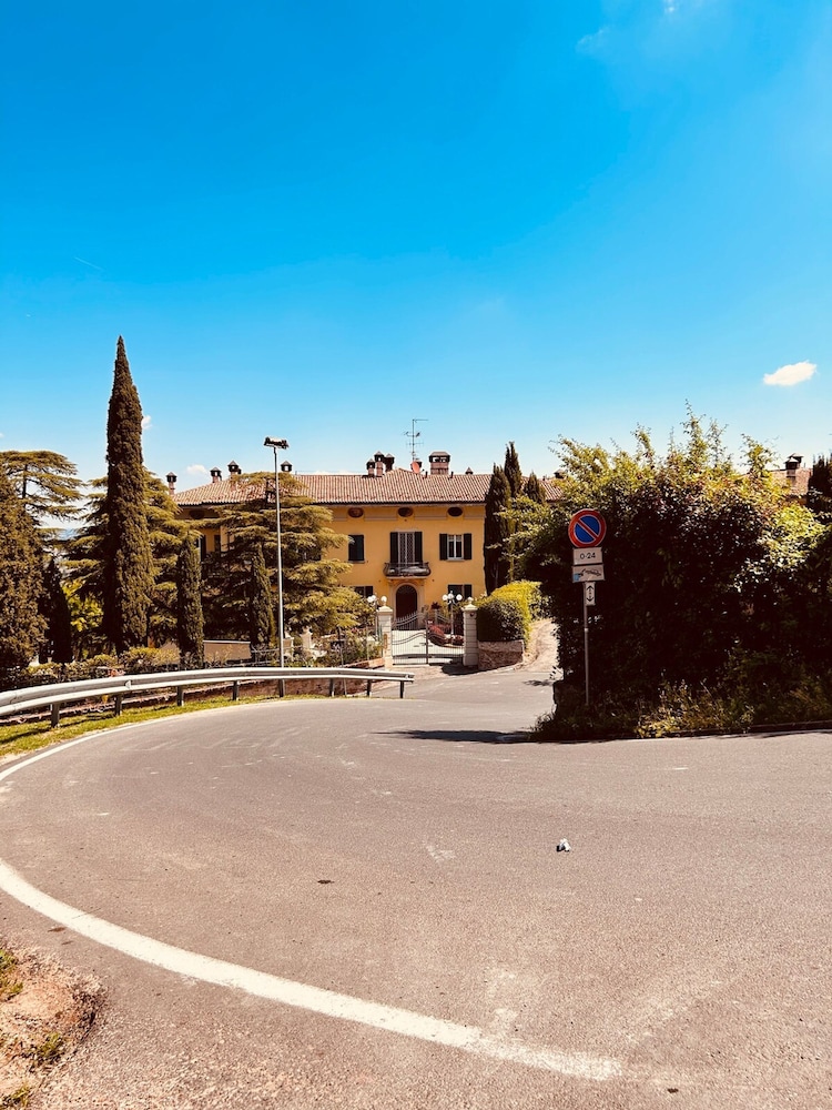 Suite Persichetto by Bologna Iconic Hillside view 5