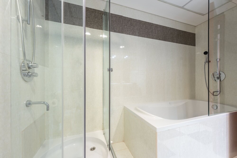 Well-furnished 3 Bedroom in Park Towers Difc