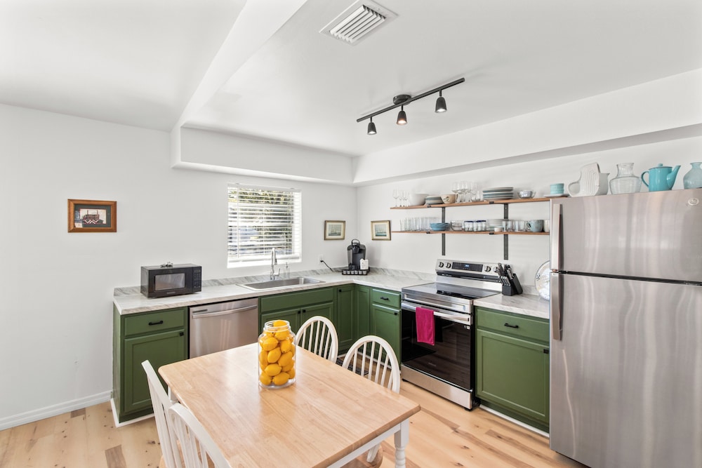 NEW Listing Discount! • Near Manatees & Springs