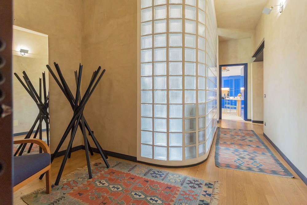 Night at the Museum Apartment by Rent all Como