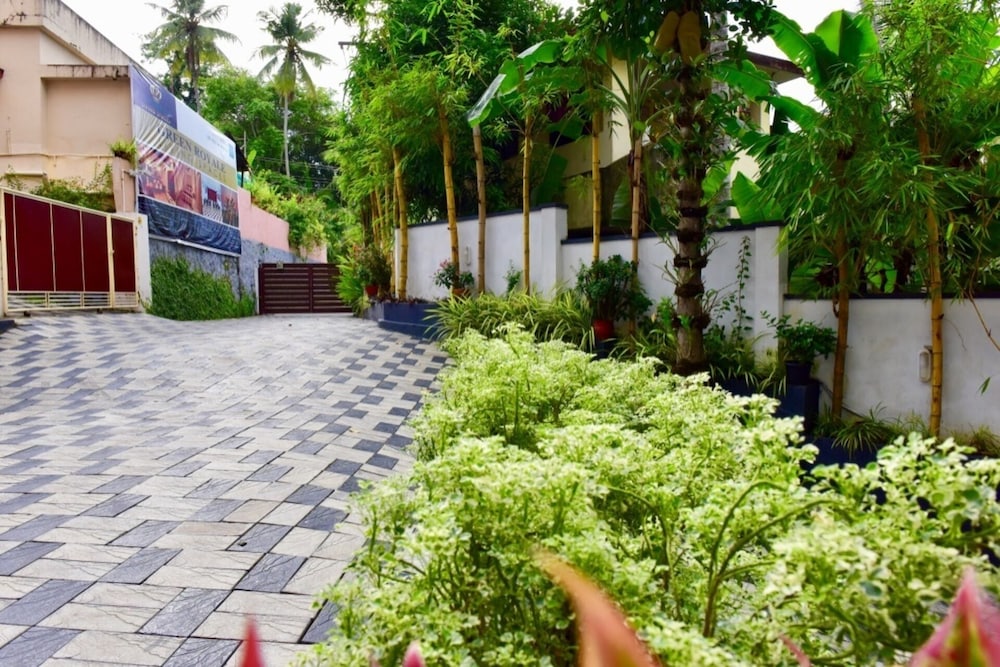 Luxury 3-bed Serviced Apartment in Trivandrum view 3