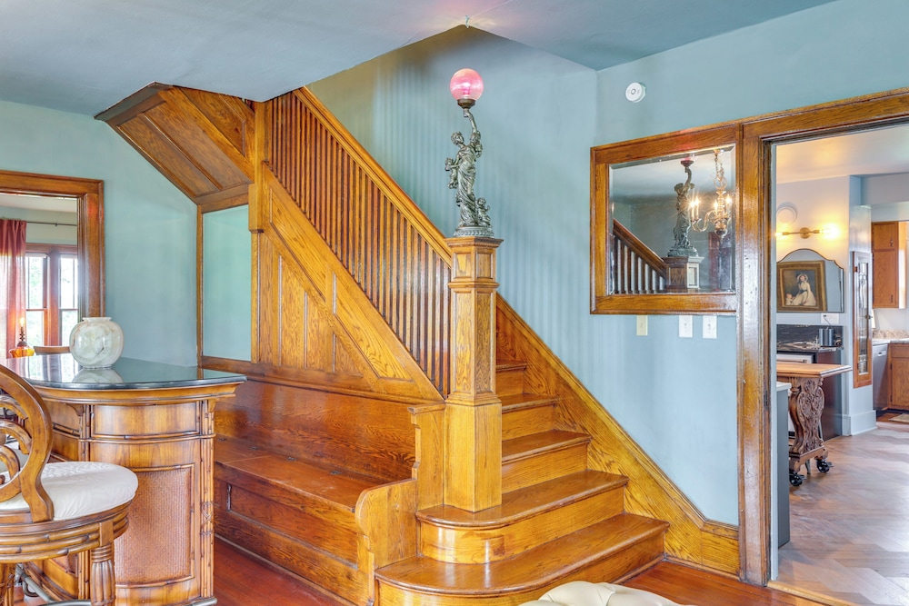 Group Getaway: Luxe Farmhouse in Mt Horeb!