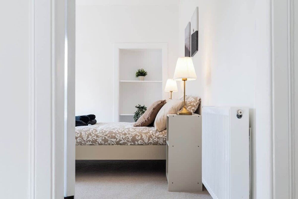 2 Bedroom House-free Parking