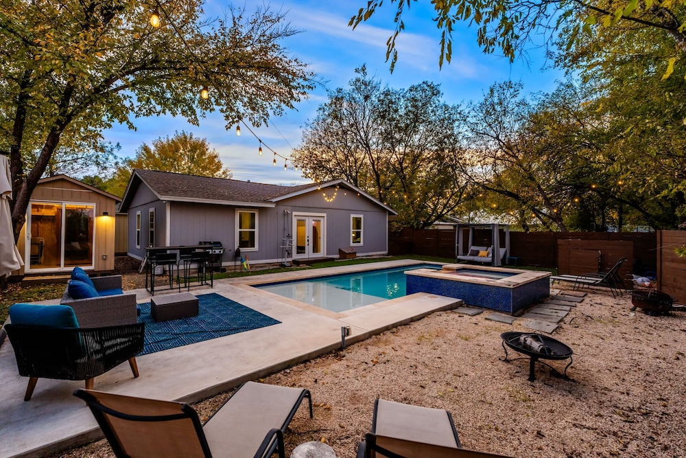 Majestic Teal Haven - Image 4