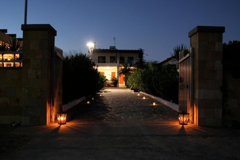 Amaryllis Beach House