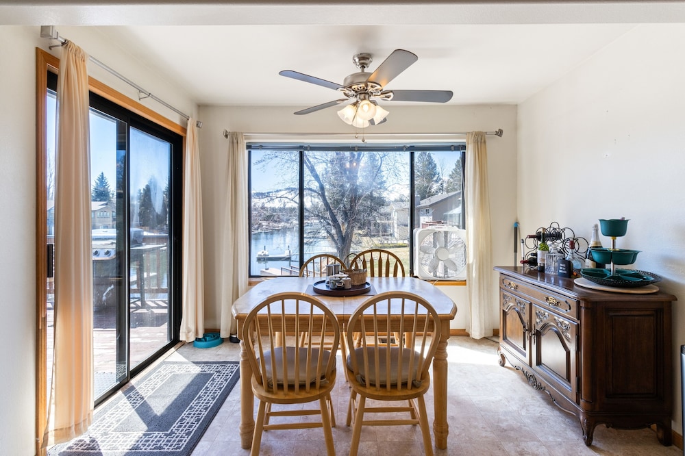 Tranquil Tahoe Retreat With Hot Tub 3 Bedroom Home by RedAwning