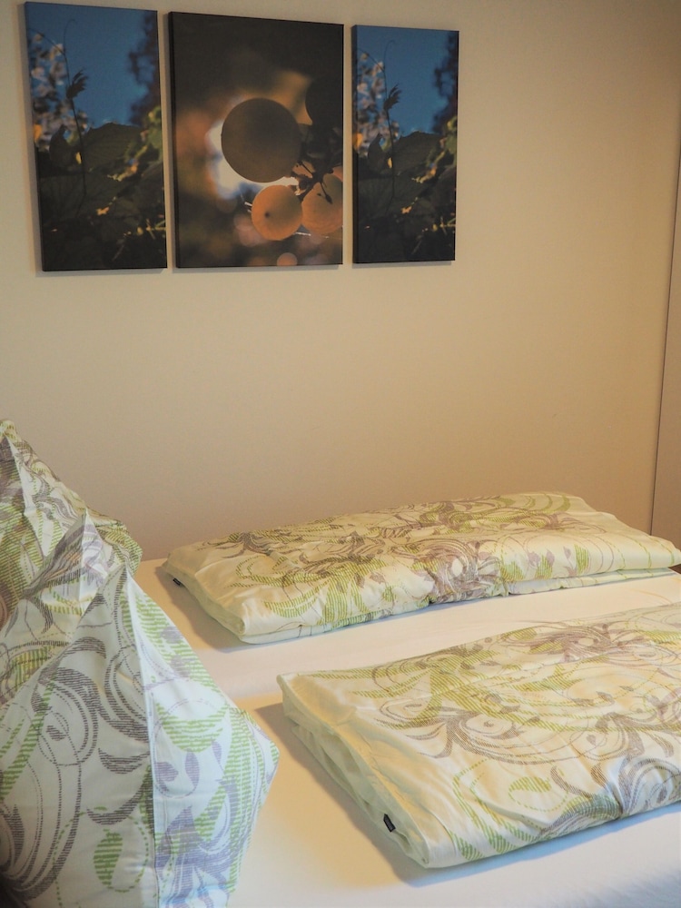 Bedford Hospital Studio Apartment - Victoria D view 3