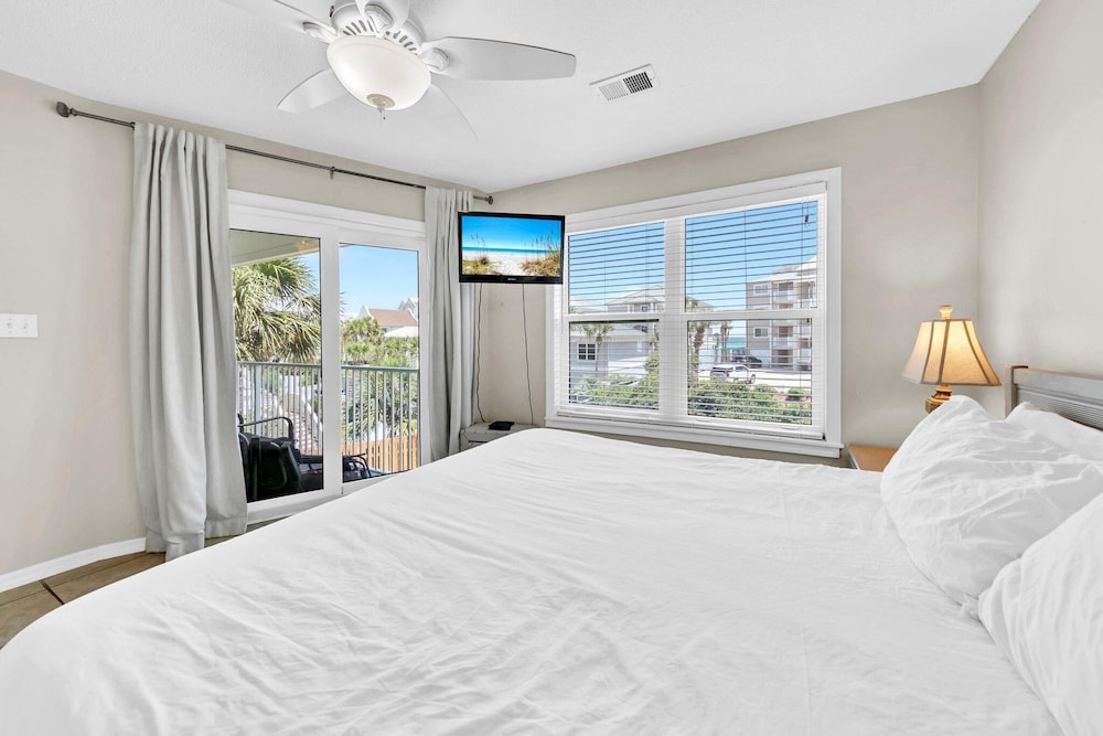 Beachside Villas 823