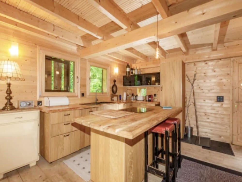 Chalet in Rossiniere Near Glacier & Lake