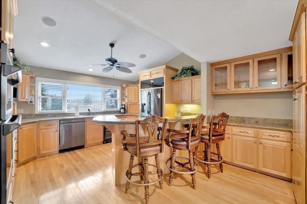 Stones Throw Beachfront Premier Suite 4 Views