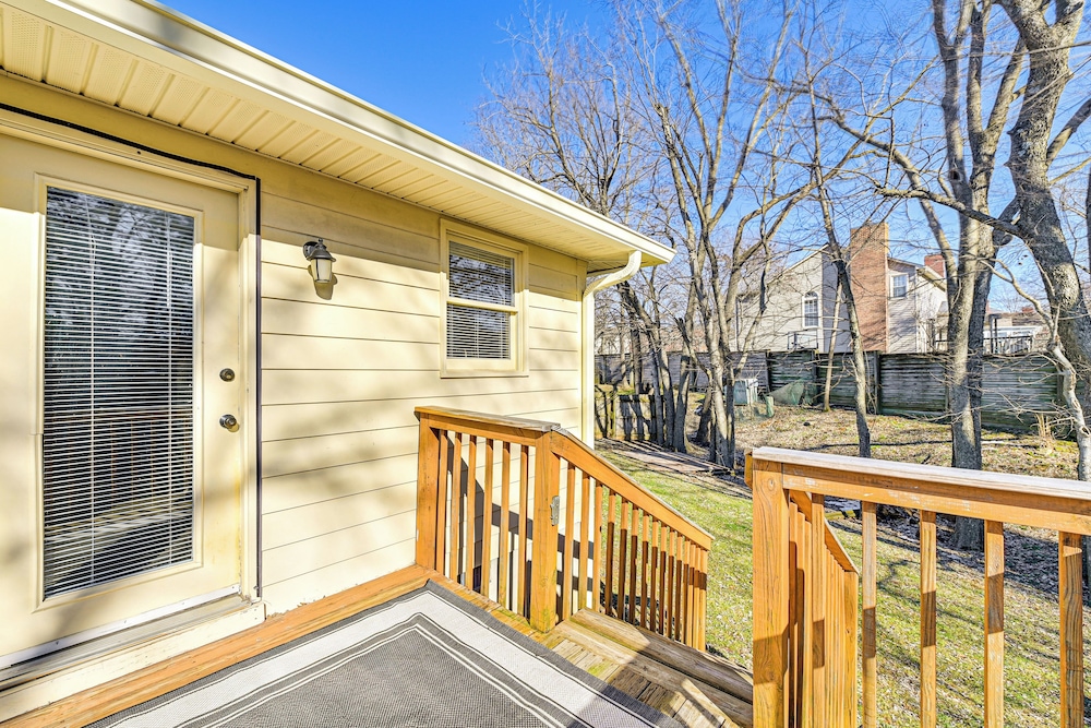 Family Home w/ Ping-pong & Fire Pit in Lexington