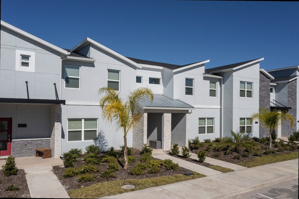 Stunning 4Bd Near Disney w Pool Storey Lake 4369