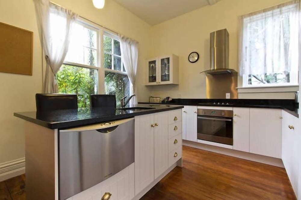 Christchurch City & Country Cottages - Clarence Cottage