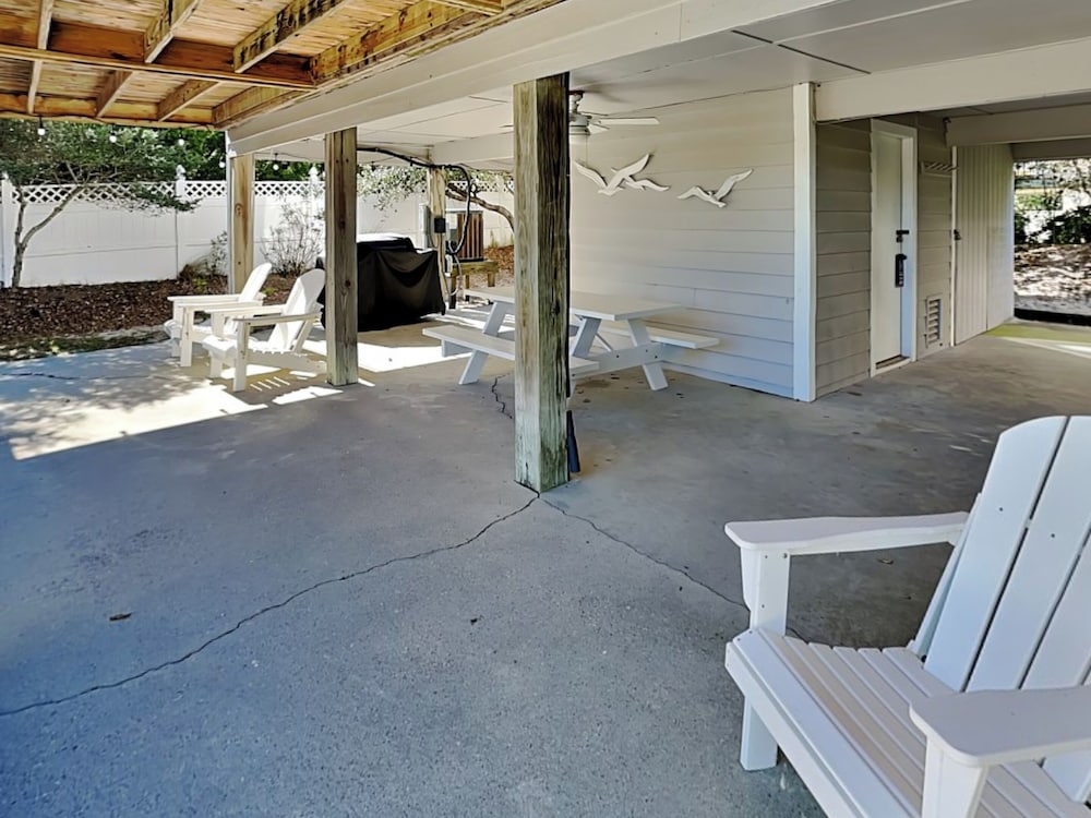 Pelican Place by Carolina Retreats