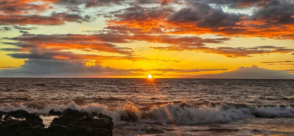 2BR/2BA Oceanfront Condo in Maui Sunset