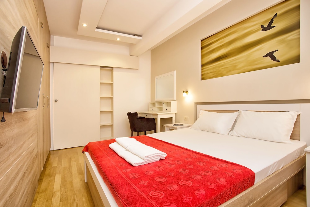 Lux Apartment Goodness view 4