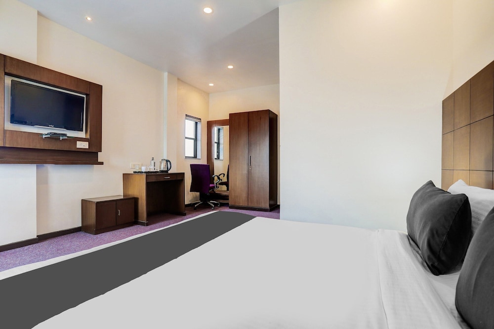Blissful Stays at Ramdaspeth Downtown
