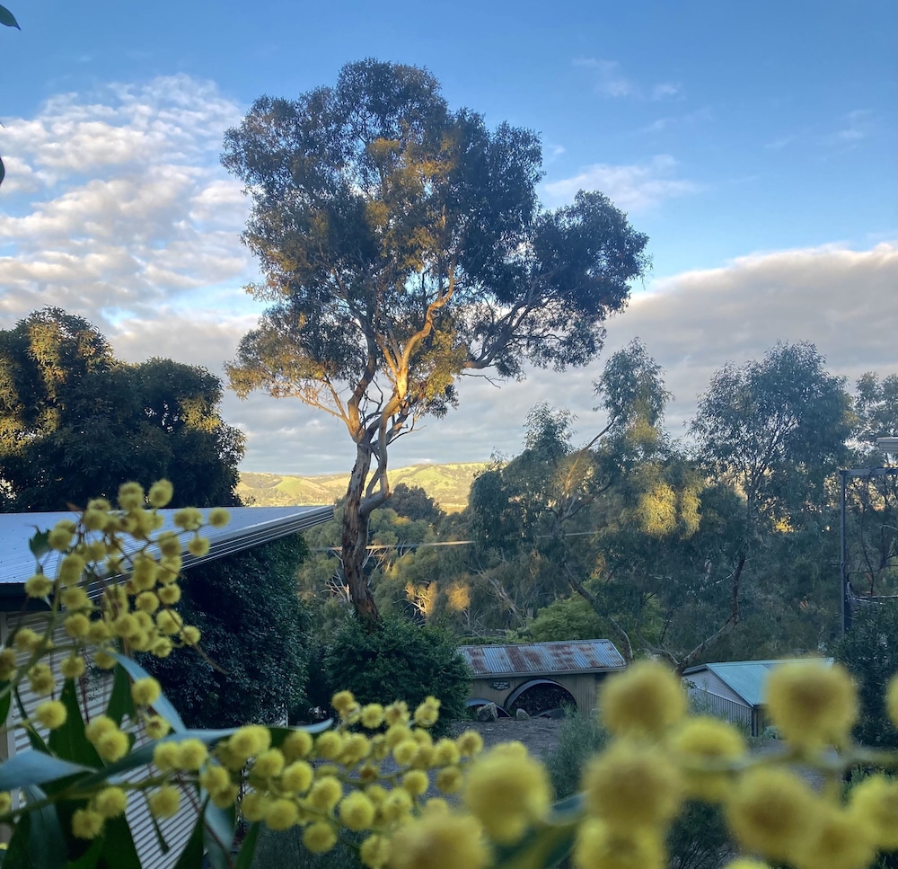 Karawatha Cottages B&B