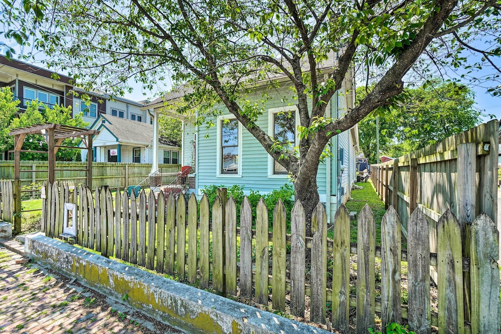 Photograph supplied for Cute Nashville Getaway: Walk to Cafes & Pubs!