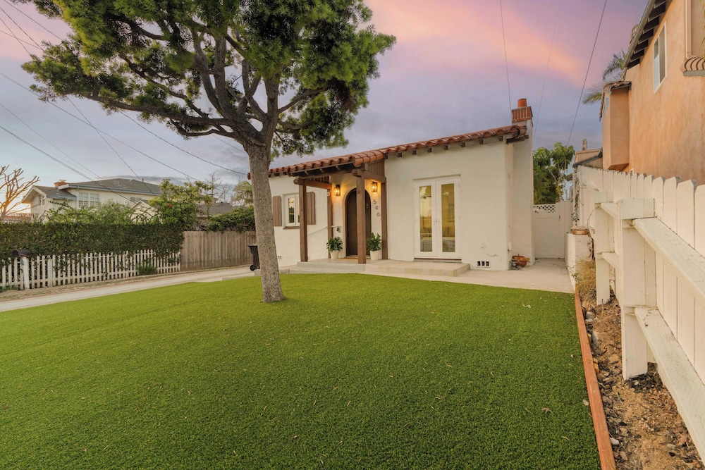 La Jolla Stay w/ Firepit & Walk to Beach Arenas