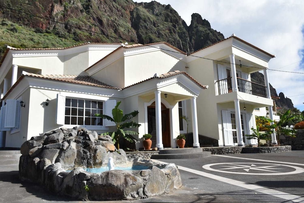 Mansion Almond