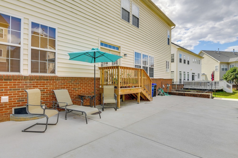 Pets Welcome! Cozy Family Apartment in Sterling