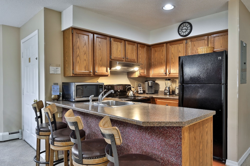 Pico Mountain Condo F106 3 Bedroom Home