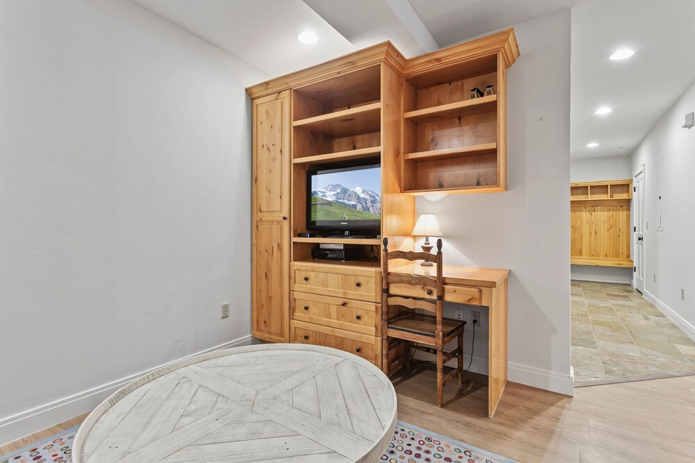 Trail's End Lodge at Deer Valley Resort - Two Bedroom Residence with Den and Spa #103 2 Condo
