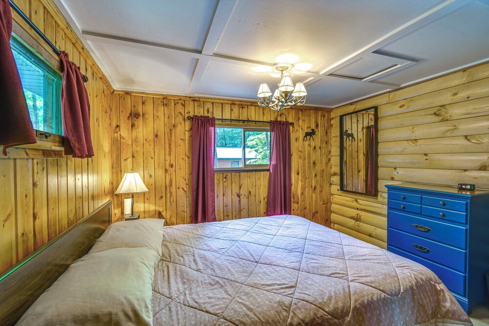 Cabin 600' to Manistee Lake Private Shared Access