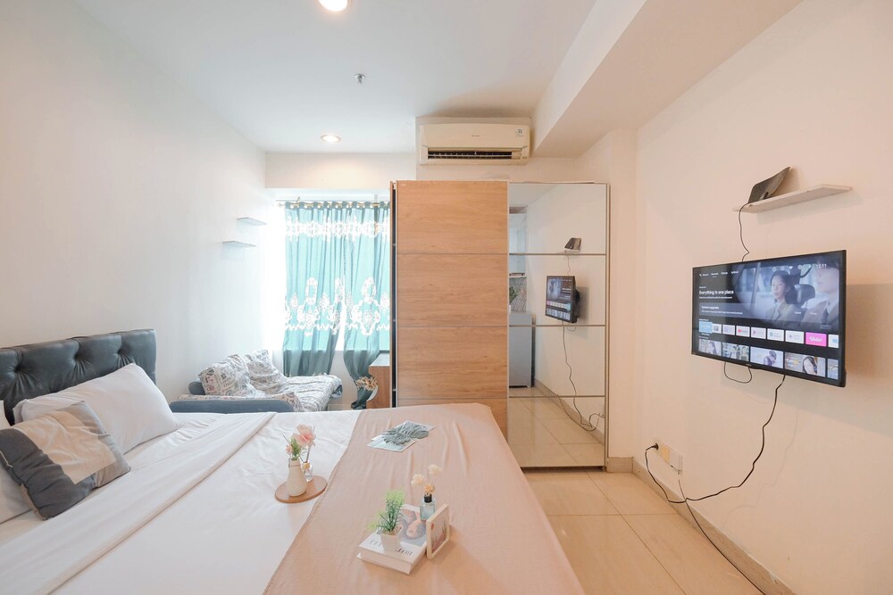 Neutral Studio Room At Grand Kamala Lagoon Apartment