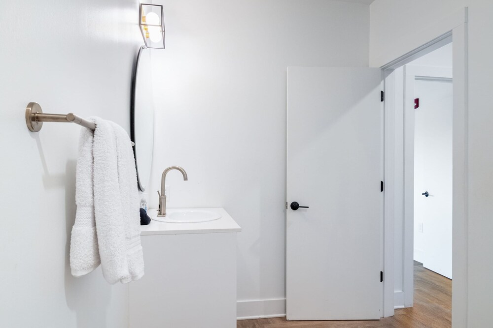 The Carter 206 by Avantstay Mins to Downtown