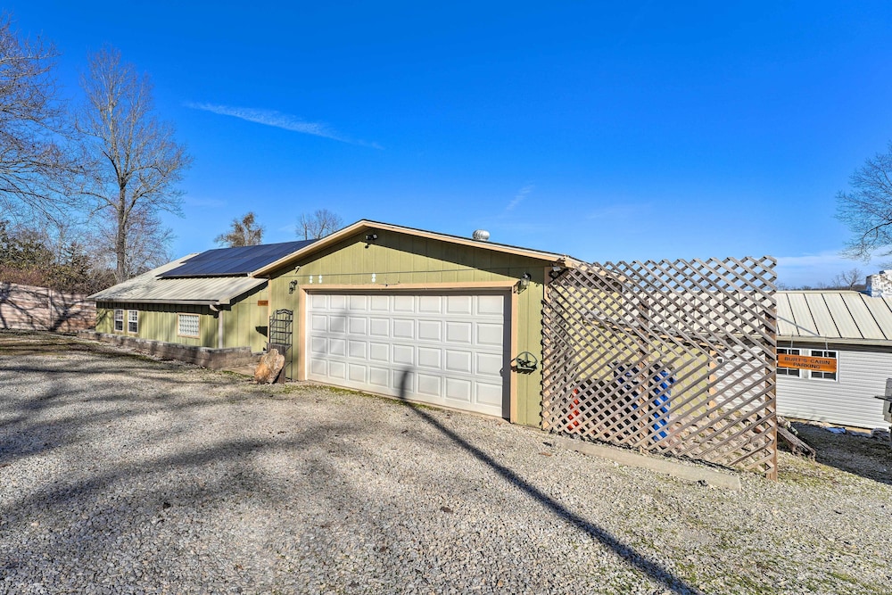 Boho Mountain Home Escape, Walk to Marina! view 4