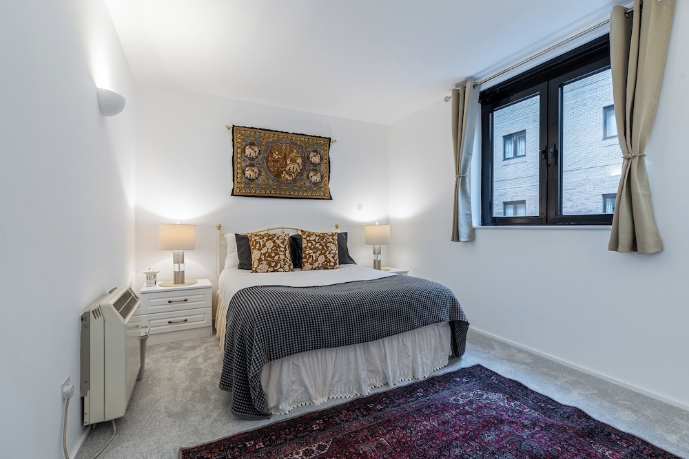 Duplex 2BR 2BA Flat Near Gloucester Rd Station