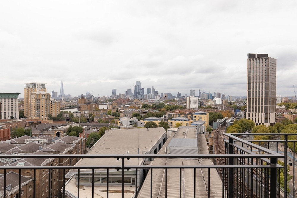 The Canary Wharf Secret - Glamorous 3BDR Flat w/ Terrace and Parking