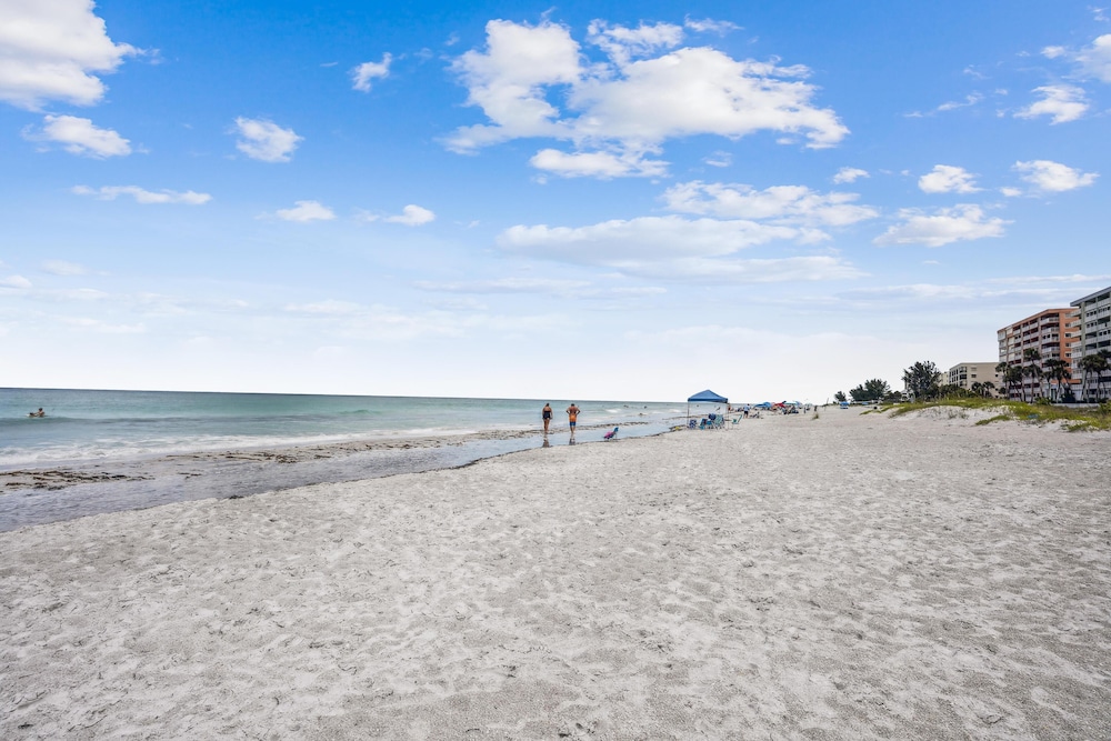 Pelican Pointe 5B