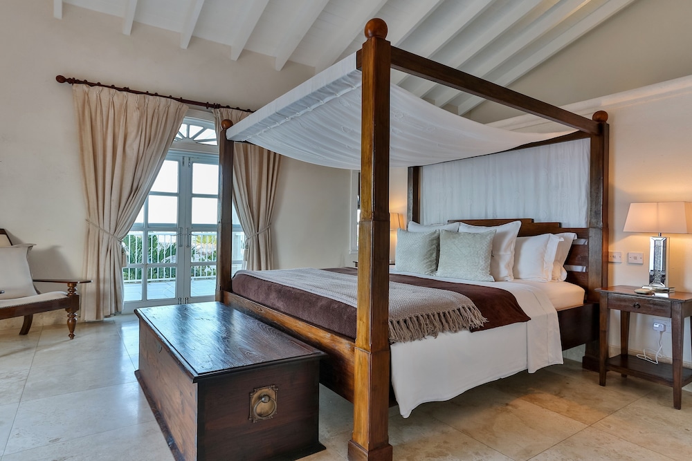 Cayman Villa - Contemporary 4 bedroom Villa with Stunning Ocean Views 4 Villa by RedAwning view 5