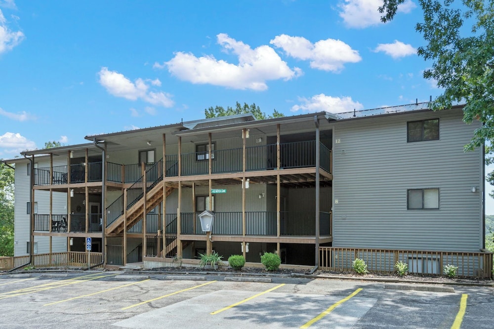 Black Bear Lodge - 1 Mile From Silver Dollar City view 4