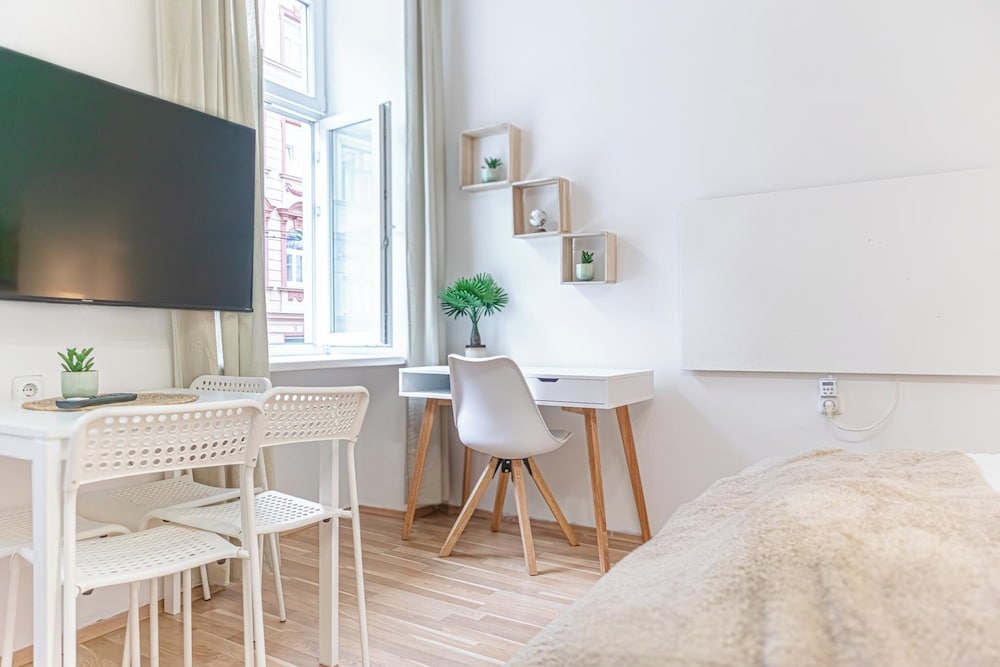1BR Apt Near Westbahnhof Station