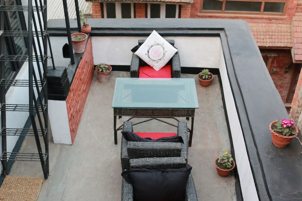 Hira Guest House